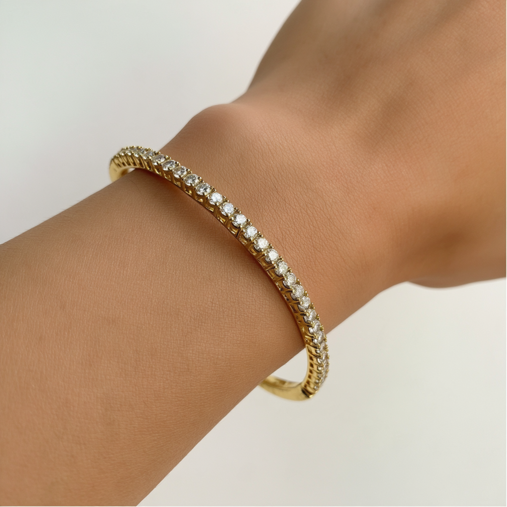 u8934633979_Place_the_bracelet_shown_in_the_image_onto_the_mo_113f8b3d-80a6-4df0-94dc-0430a3d1db30_2