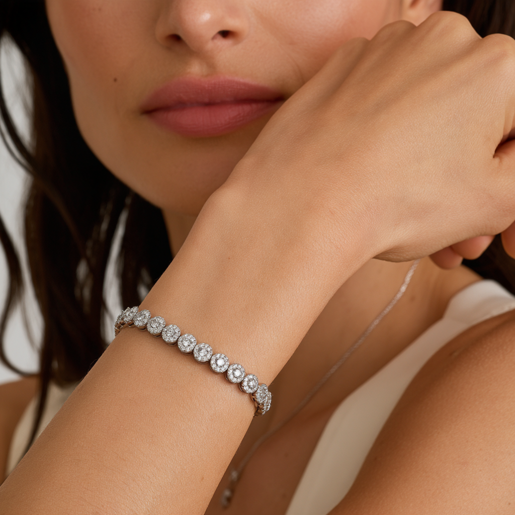 u8934633979_Place_the_bracelet_shown_in_the_image_onto_the_mo_96d68bac-aeb3-41b8-87af-8243ada4c5fc_3
