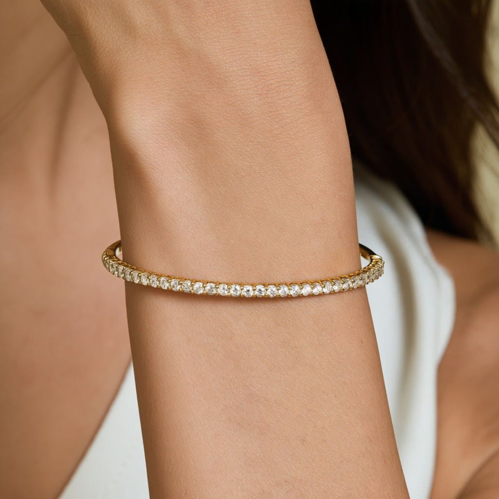 u8934633979_Place_the_bracelet_shown_in_the_image_onto_the_mo_cbdabc6a-cf51-4b00-b3f0-f214ff90508f_0
