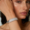 u8934633979_Place_the_bracelet_shown_in_the_image_onto_the_mo_de5b610d-09e1-4c39-9143-4486246d59f7_0